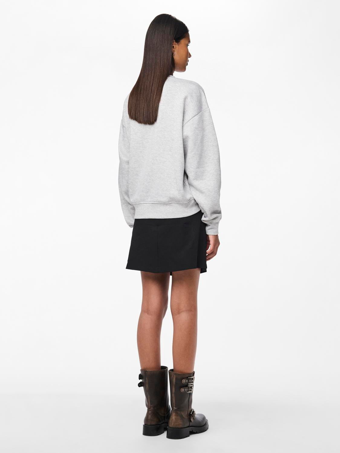 model_shot-back